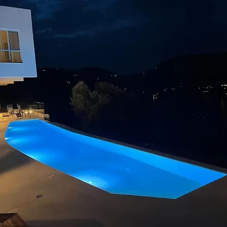 Infinia, Lefkada